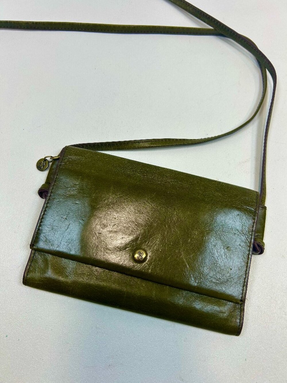 HOBO INTERNATIONAL Olive Leather Crossbody Slim Wallet Purse w/Mirror Waunderlus